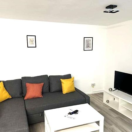 Stylish Apartment At Carlton Grove Londen Buitenkant foto