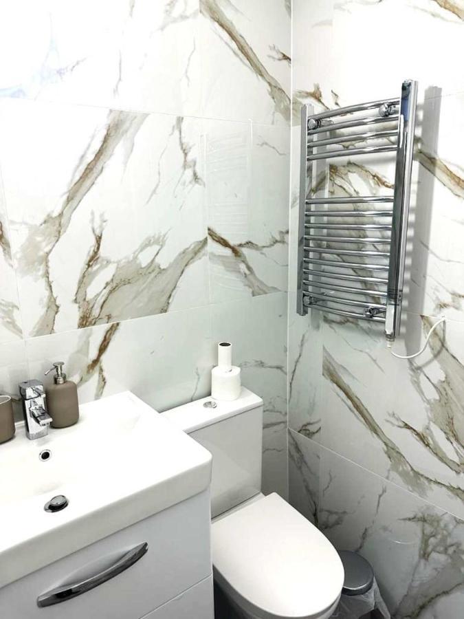 Stylish Apartment At Carlton Grove Londen Buitenkant foto
