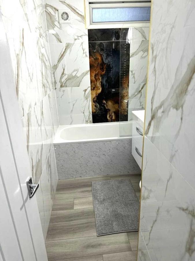 Stylish Apartment At Carlton Grove Londen Buitenkant foto